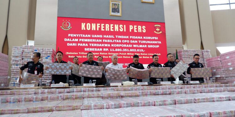 Penampakan Uang Rp 2 Miliar yang Disita Tim Jampidsus dari Wilmar Group Sebesar Rp Rp 11,8 Triliun