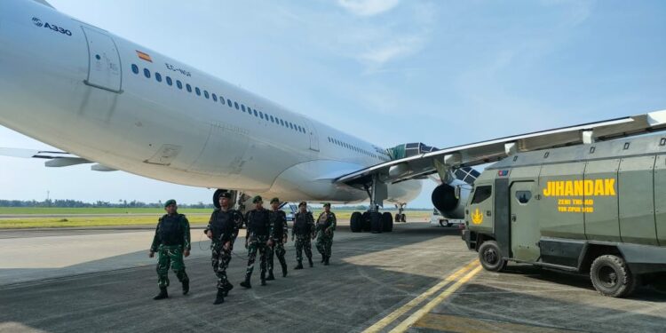 TNI Bergerak Cepat Tanggapi Ancaman Bom Kedua Kalinya Pada Pesawat Pembawa Jemaah Haji, Seluruh Penumpang Selamat dan Aman