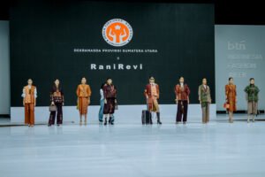 Ajang IFW 2025, Kahiyang Ayu Kenalkan Warisan Budaya Sumut 15 Indonesia Fashion Week 2025 5 1536x1024 1