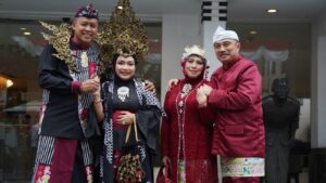 Wali Kota Bekasi Ikut Kirab HUT Jabar 80 15 IMG 20250820 WA0004