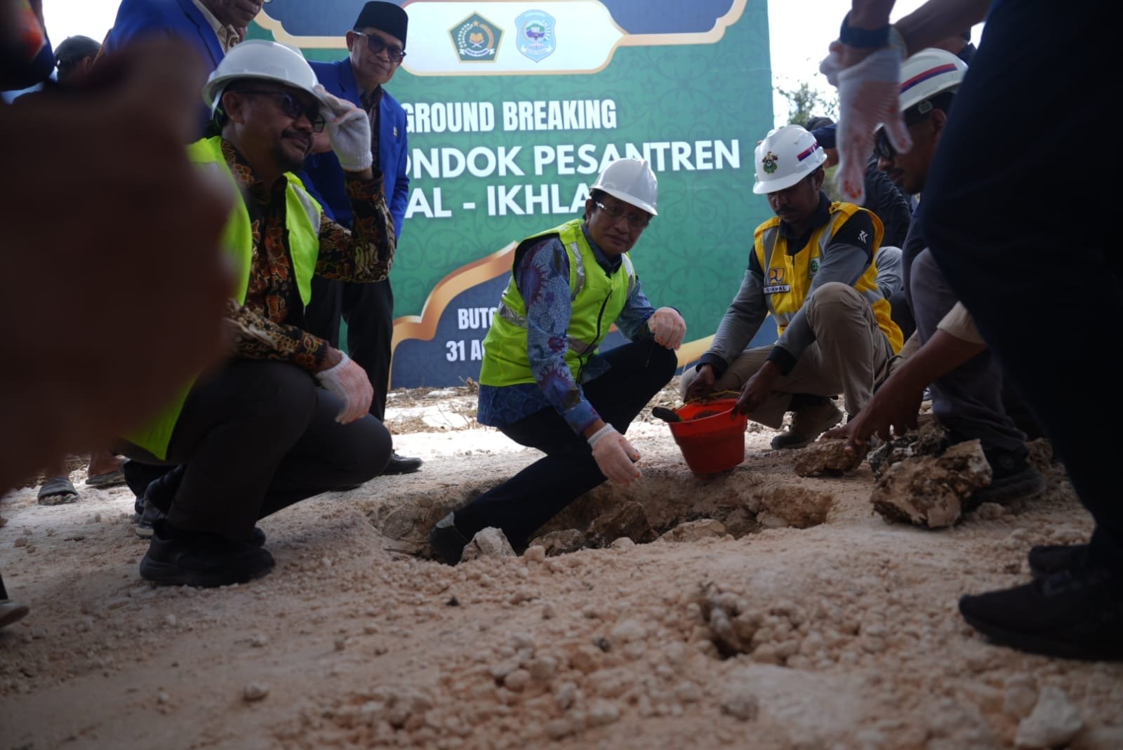 Hibah Tanah Pesantren dan Kampus Baru di Buton Tengah 15 ca44366d 2459 434c 86ac 5b3e6f0d8772