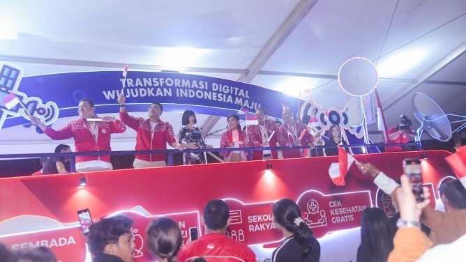 Parade Malam HUT RI Hadirkan Truk Karnaval Kemkomdigi 15 dXBsb2Fkcy8yMDI1LzgvMTcvYzI1NWMwYjctMDZkYS00NTc5LTg0YzMtYzVkMGI1MGJjZDJhLmpwZWc