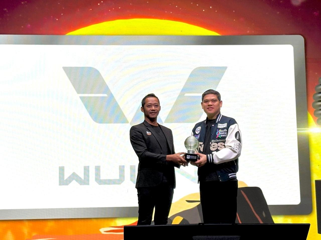 Wuling New BinguoEV Dinobatkan sebagai Iconic Small Hatchback EV of the Year di MECA